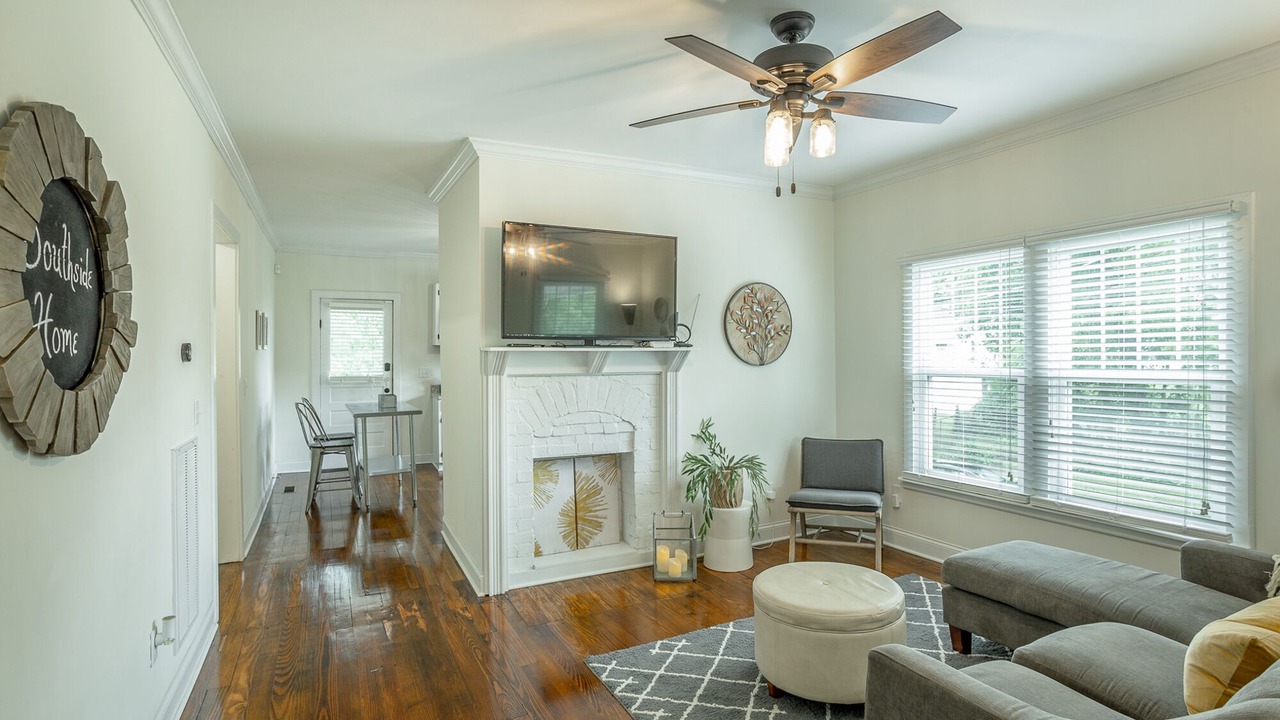 Photo of Livingroom in St. Elmo Improvement League