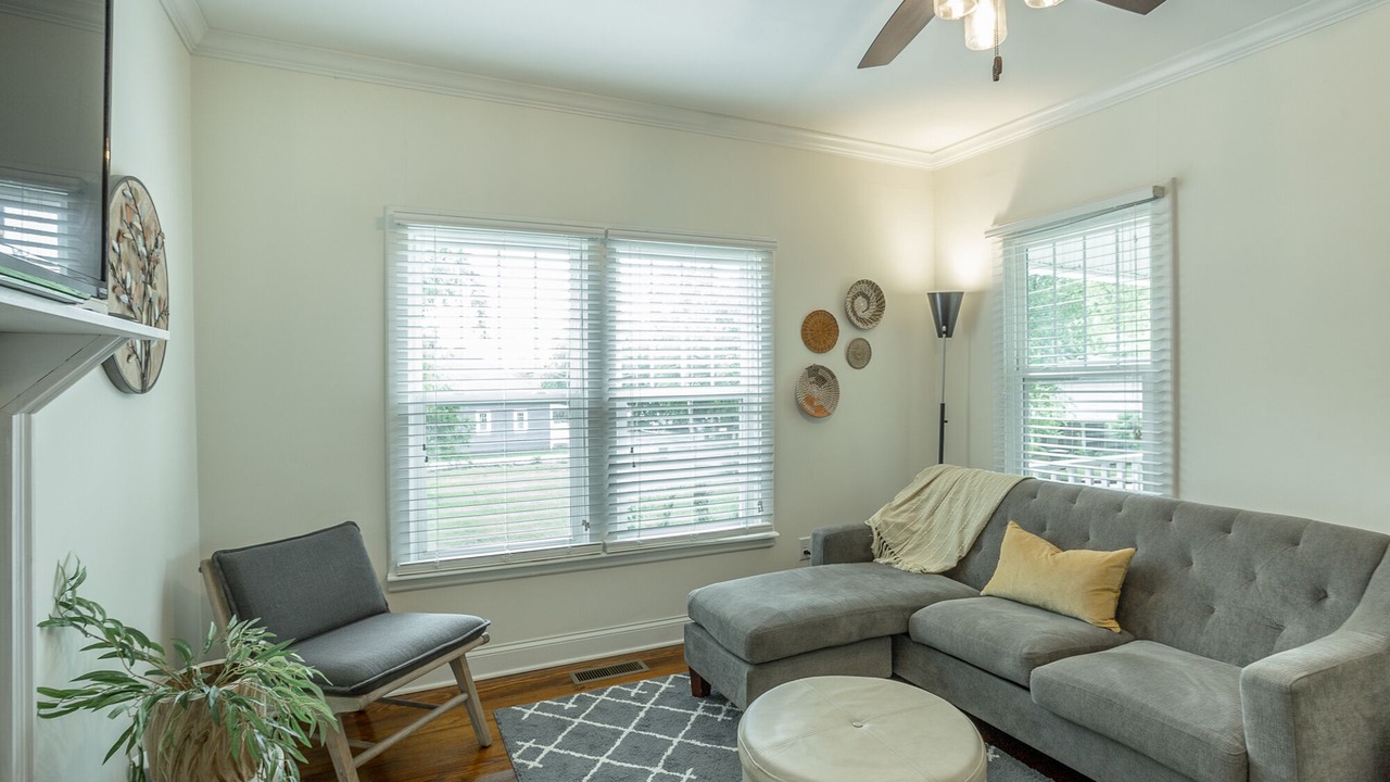 Photo of Livingroom in St. Elmo Improvement League