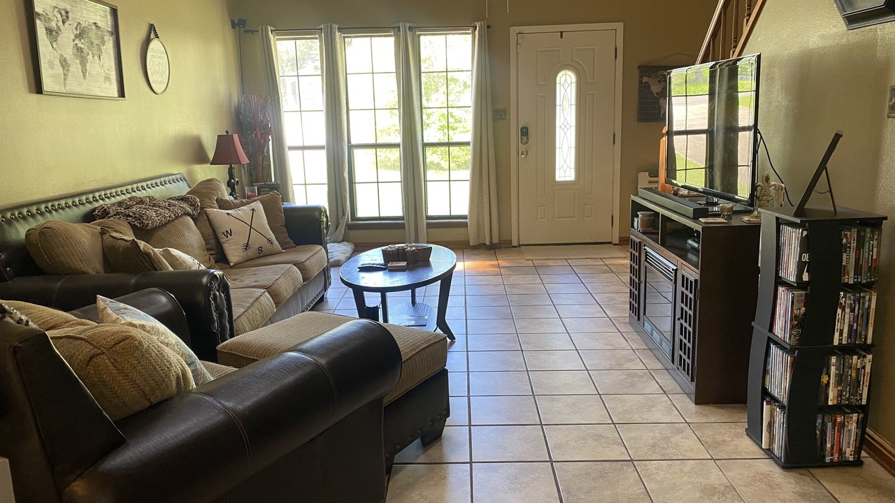 Photo of Livingroom in Claiborne