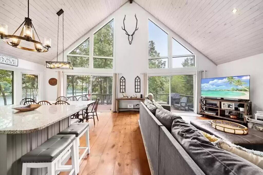 Photo of Livingroom in Eatonton
