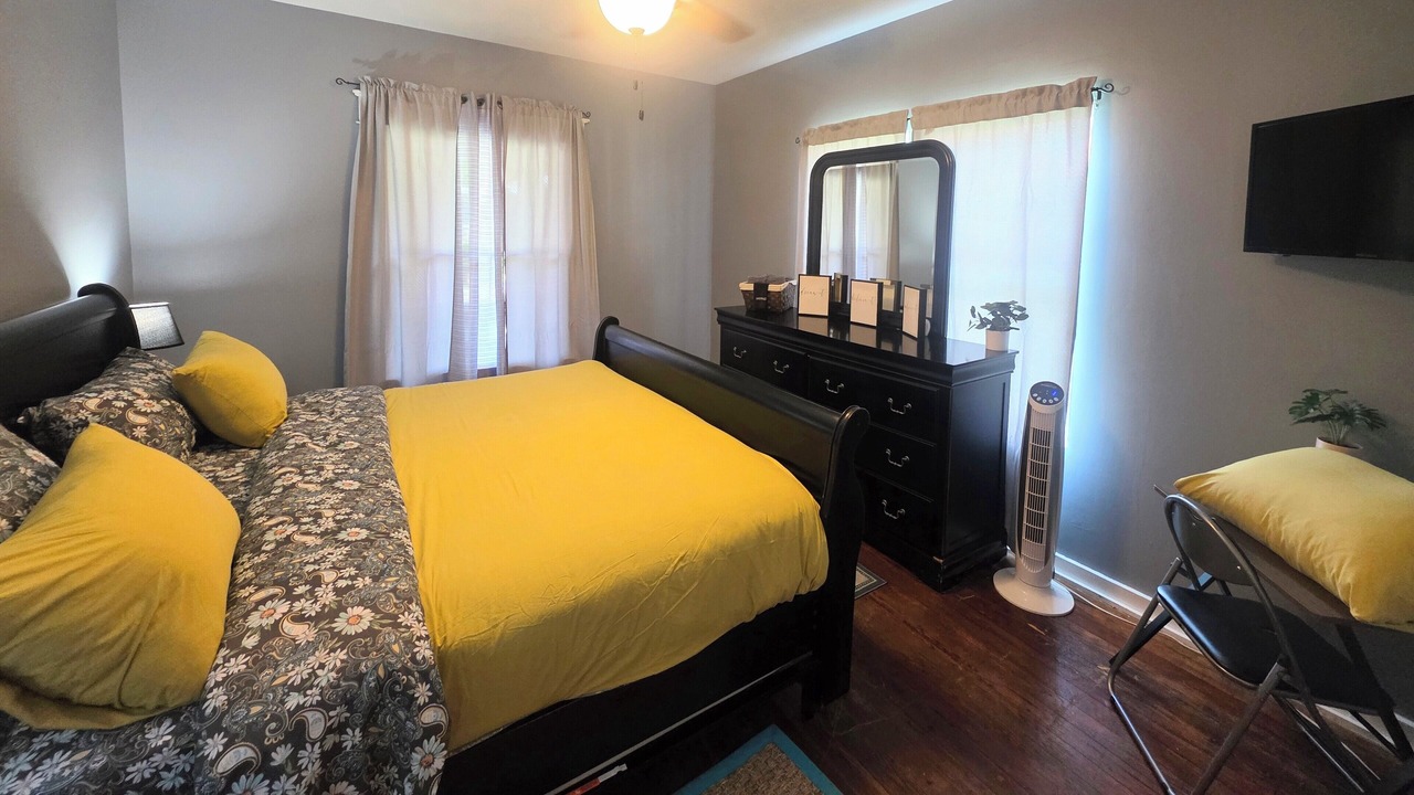 Photo of Bedroom in Crestline Heights