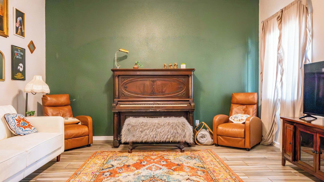 Photo of Livingroom in Enterprise