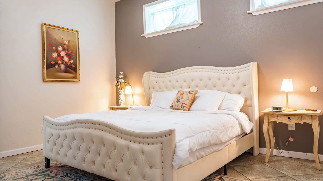 Photo of Bedroom in Enterprise