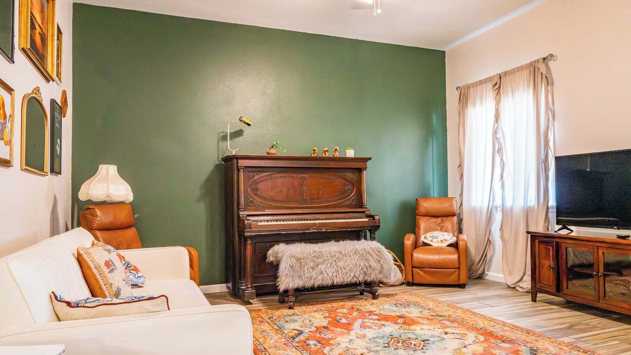Photo of Livingroom in Enterprise