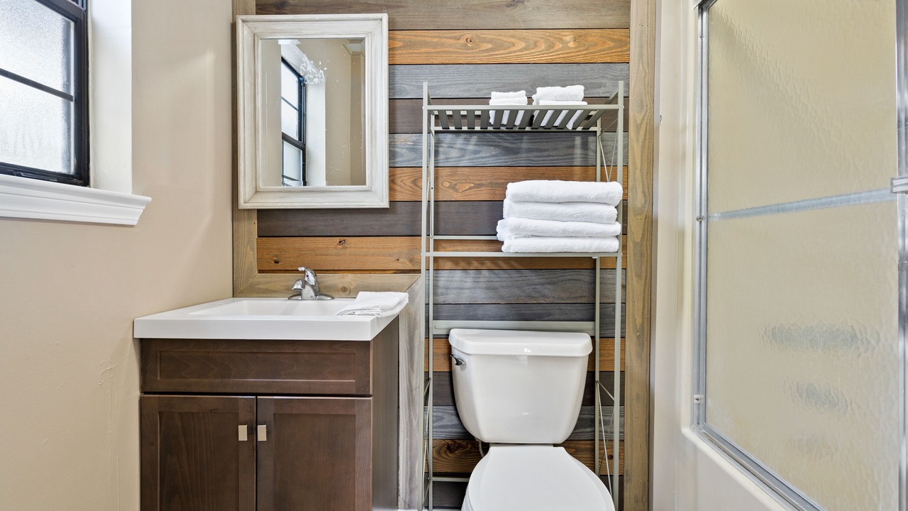 Photo of Bathroom in Pass Drury
