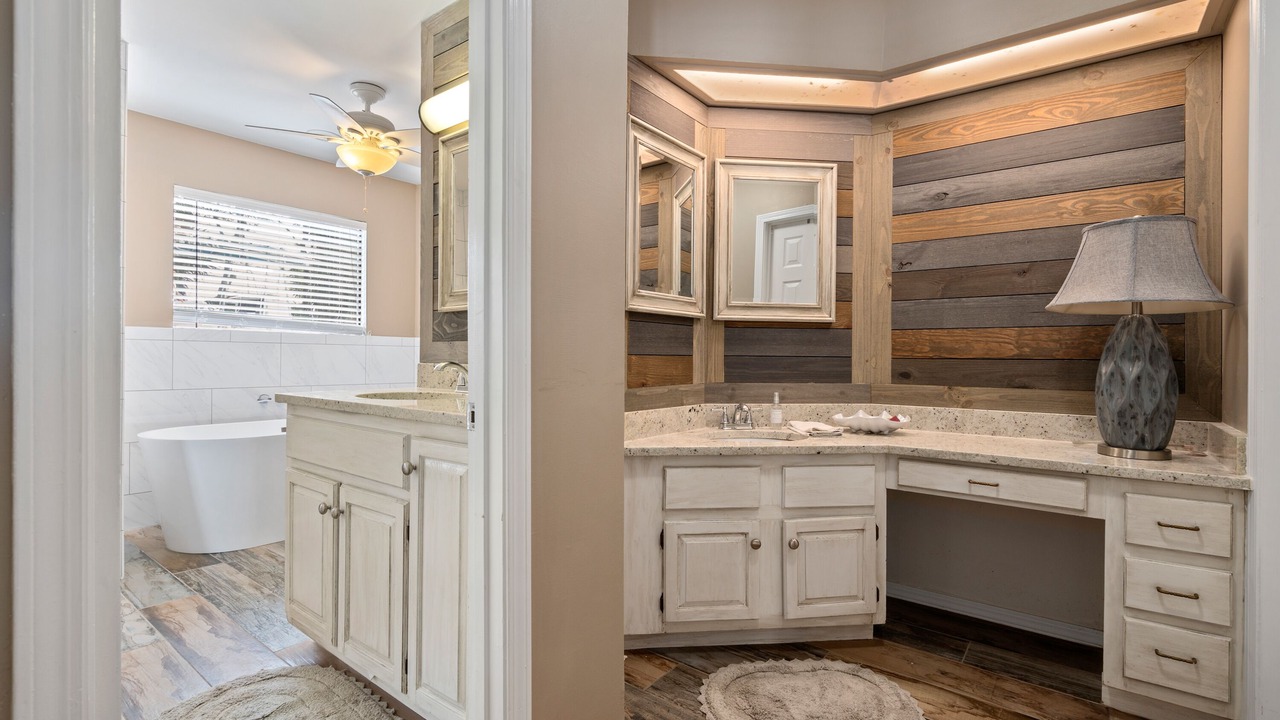 Photo of Bathroom in Pass Drury