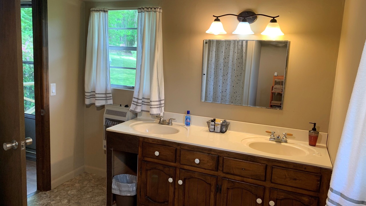 Photo of Bathroom in Scottsboro