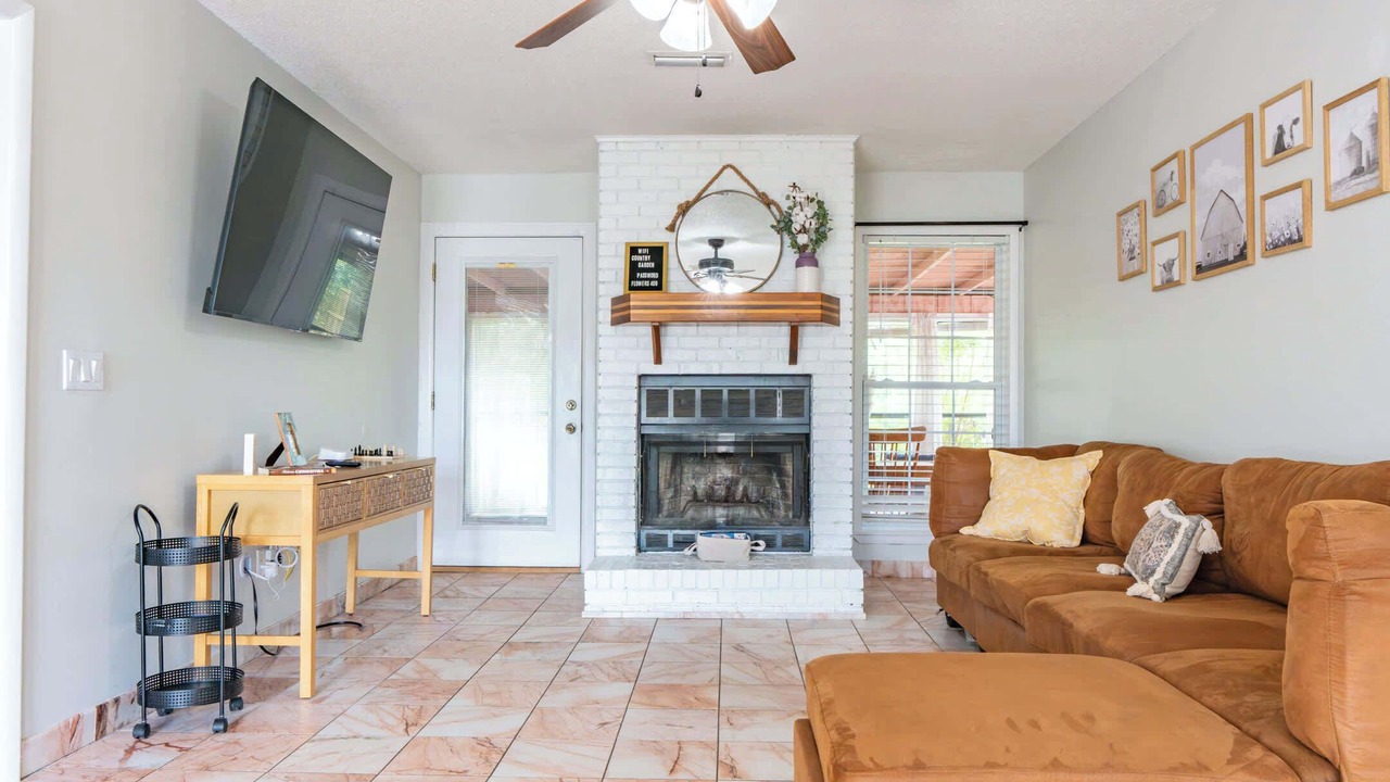 Photo of Livingroom in Enterprise