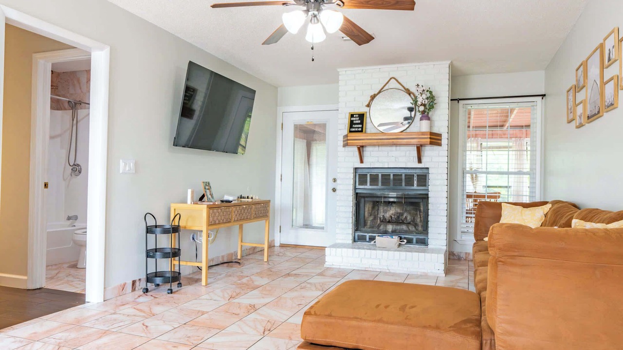 Photo of Livingroom in Enterprise