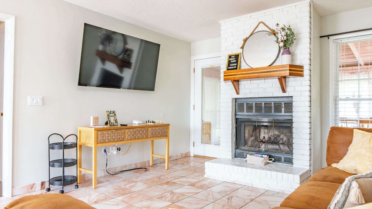 Photo of Livingroom in Enterprise