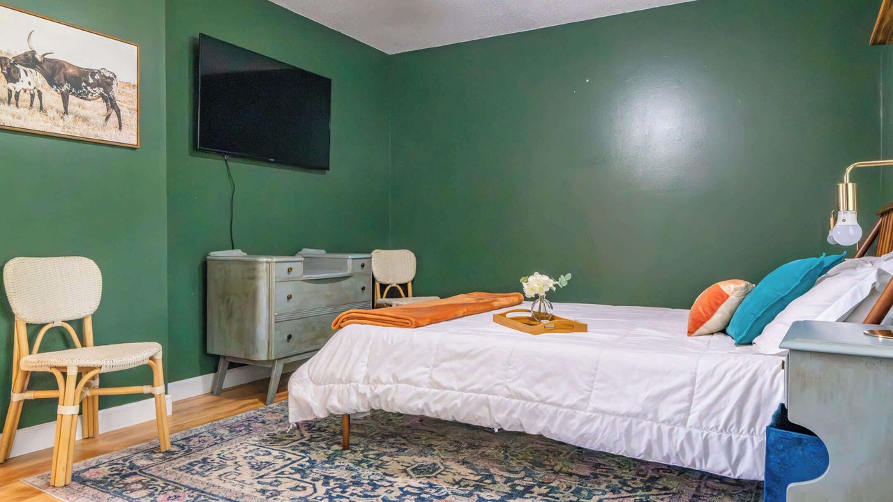 Photo of Bedroom in Enterprise