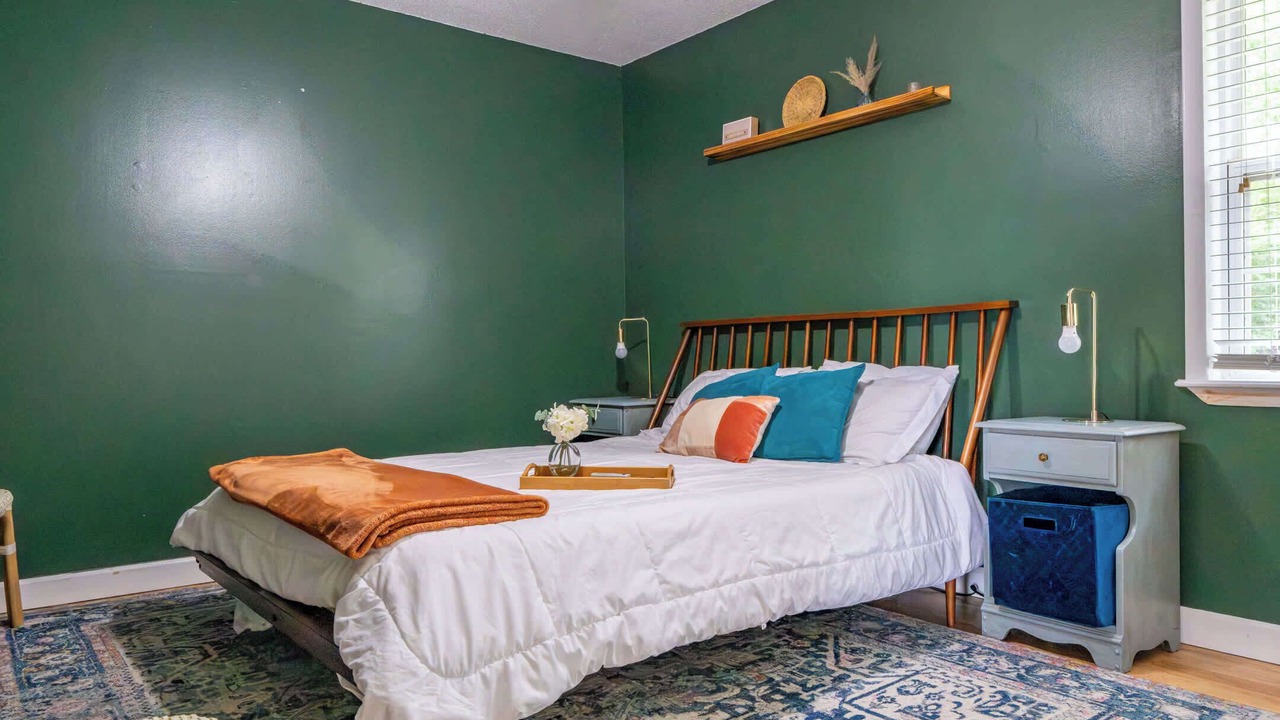 Photo of Bedroom in Enterprise