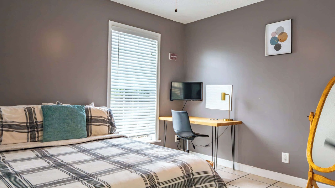 Photo of Bedroom in Enterprise