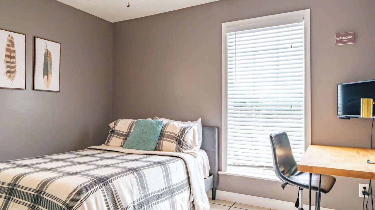 Photo of Bedroom in Enterprise