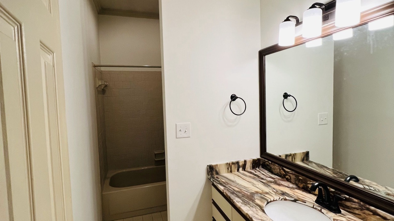 Photo of Bathroom in Gunter Afs