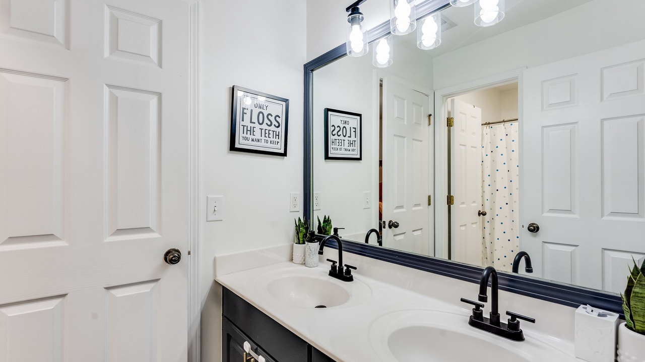 Photo of Bathroom in Southwestern