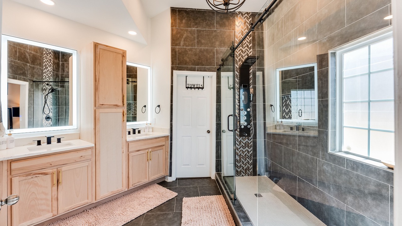 Photo of Bathroom in Southwestern