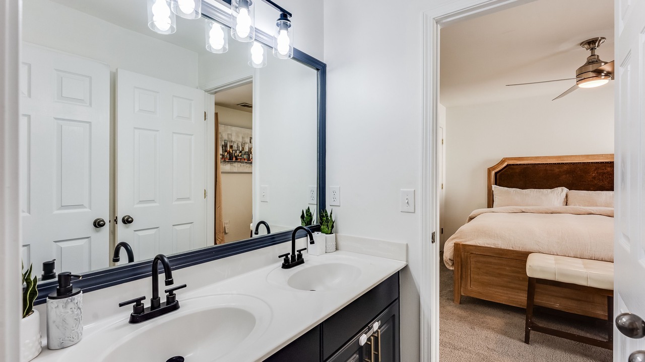 Photo of Bathroom in Southwestern