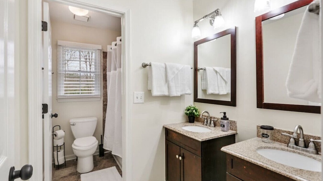 Photo of Bathroom in Mableton