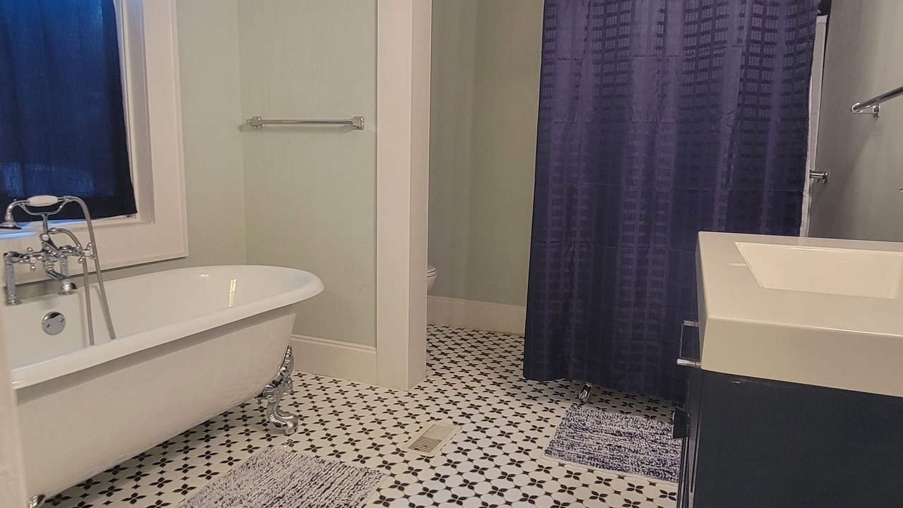 Photo of Bathroom in Hartwell