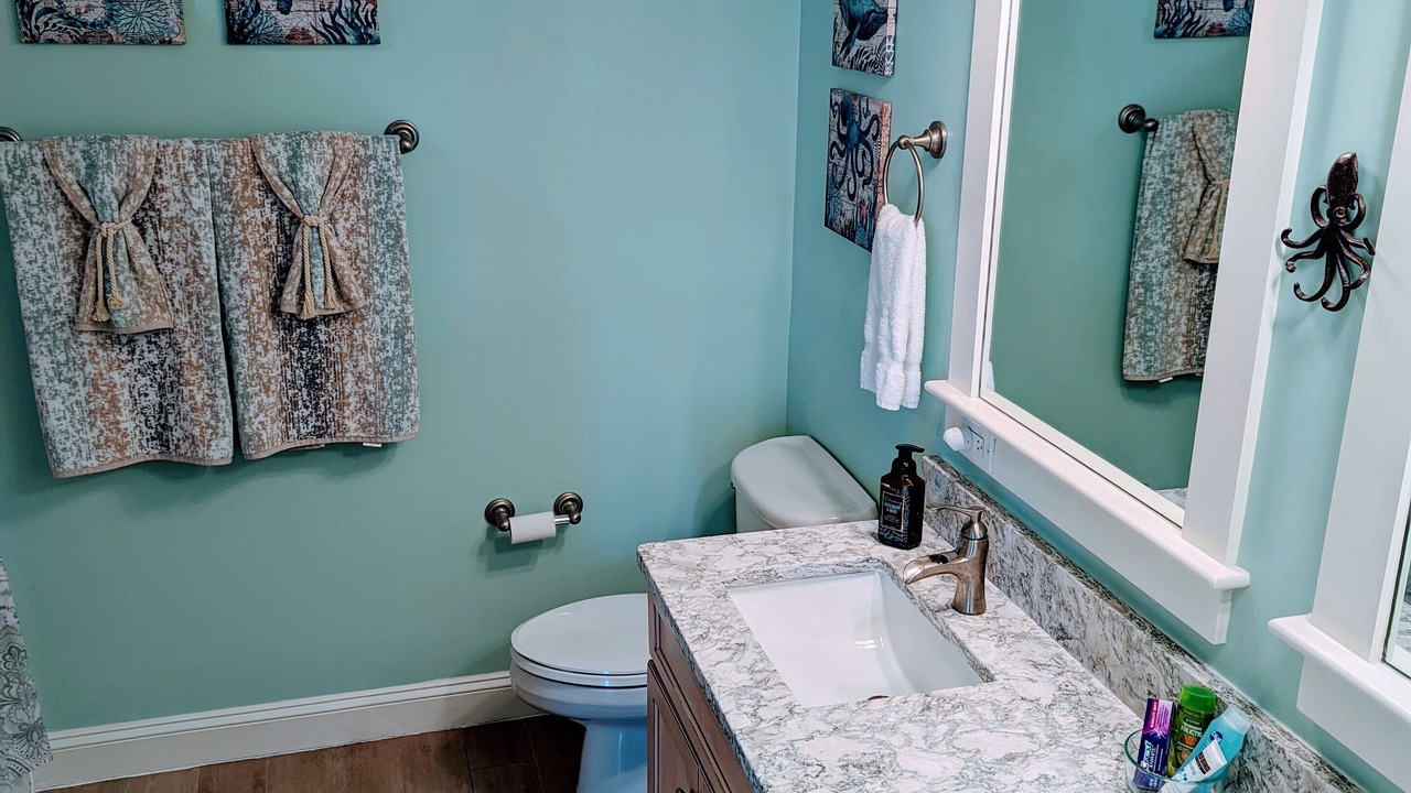 Photo of Bathroom in Baytowne Wharf