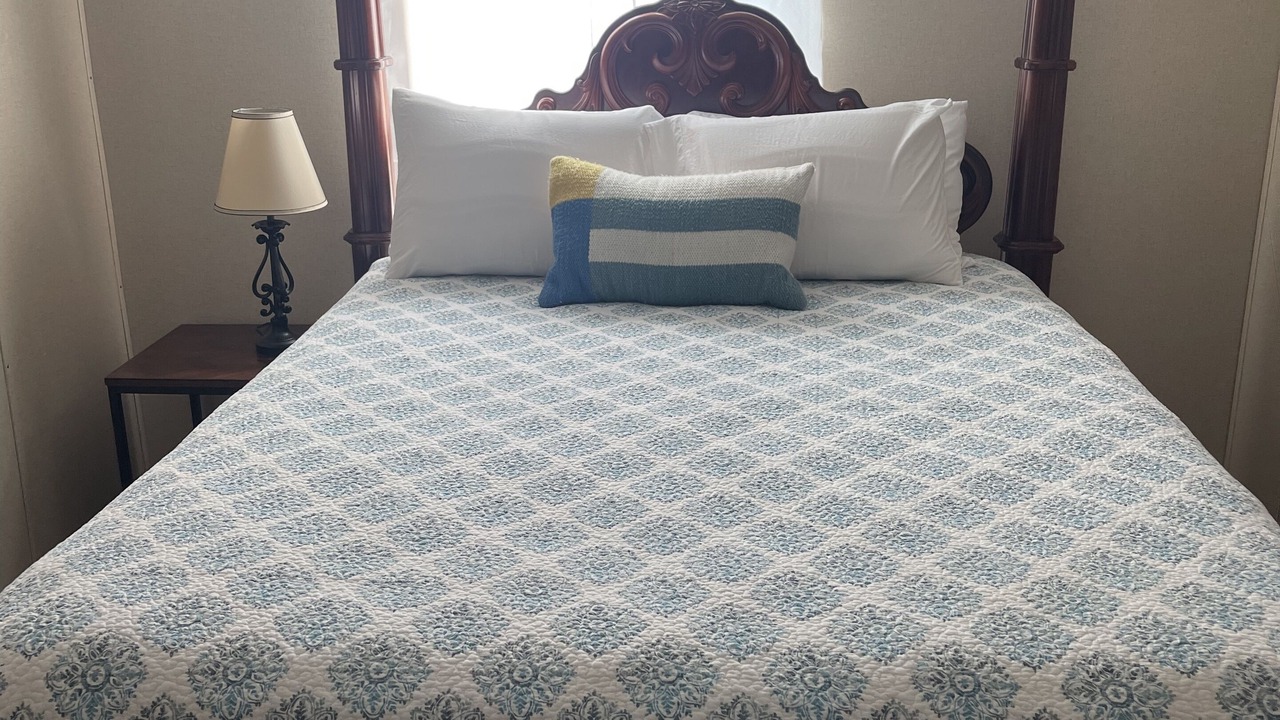 Photo of Bedroom in Many