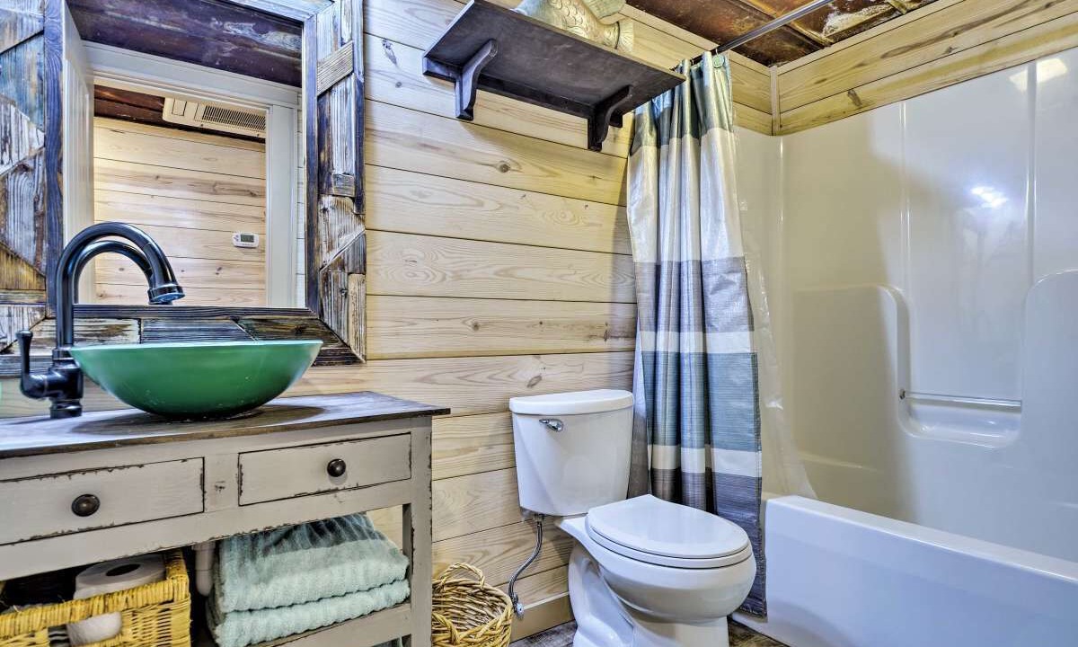 Photo of Bathroom in Groveoak