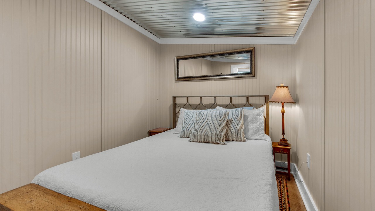 Photo of Bedroom in Laurel Hill