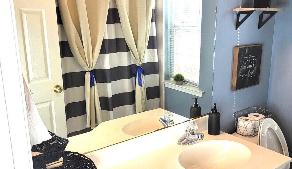 Photo of Bathroom in Gunter Afs