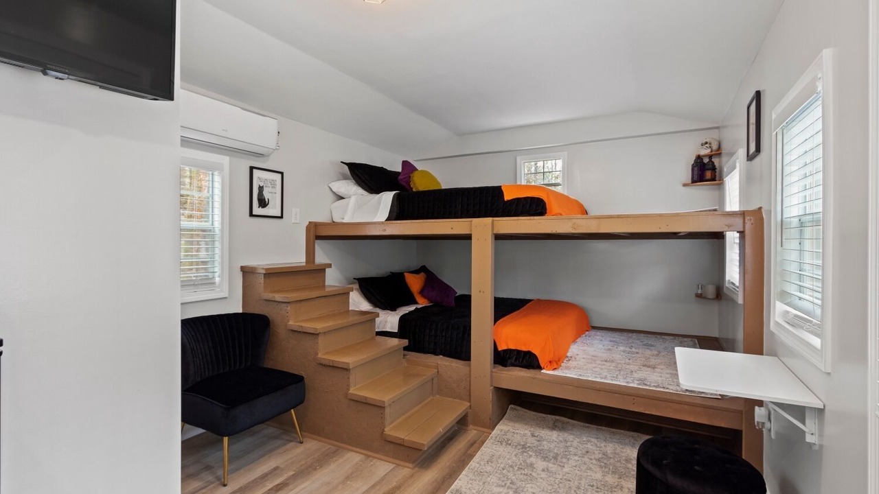 Photo of Bedroom in Notasulga