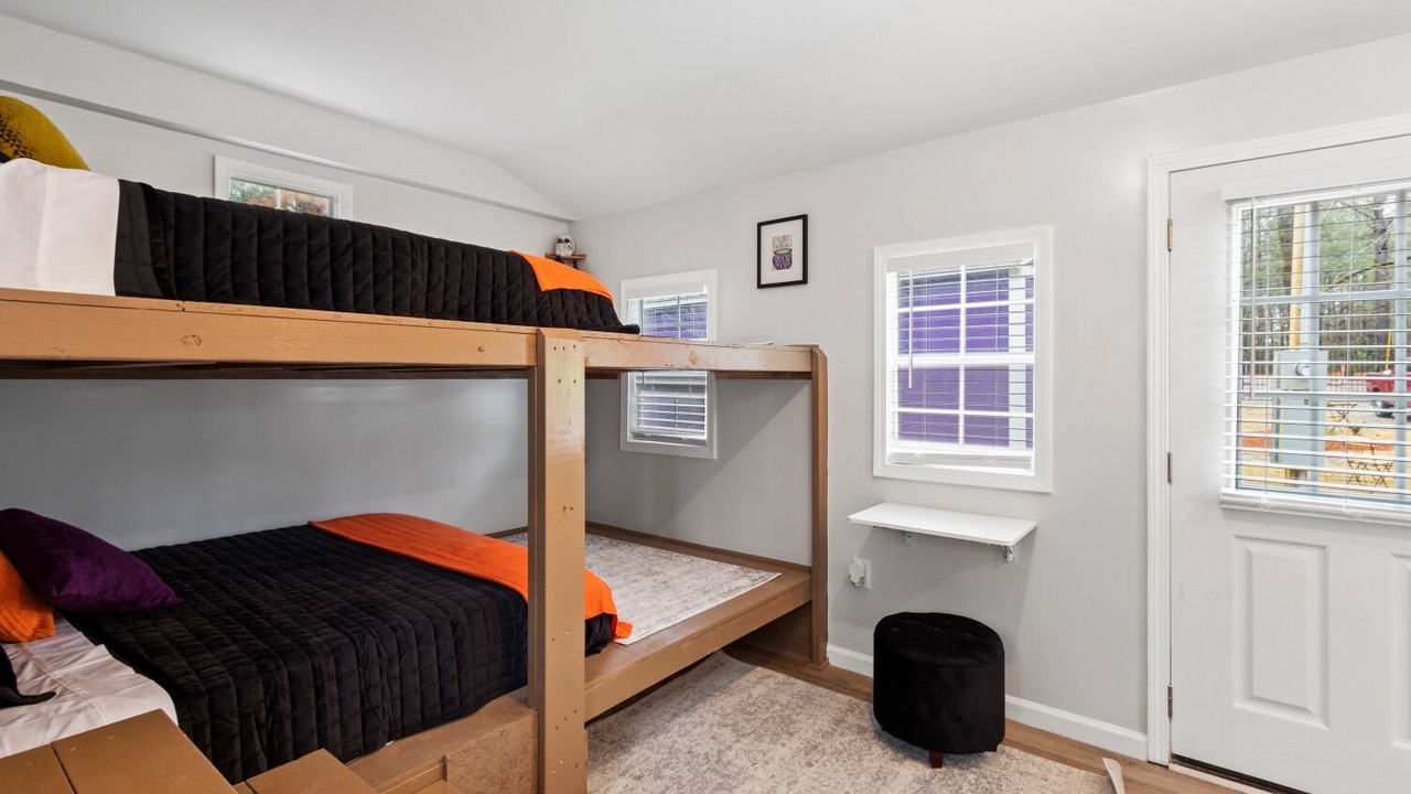 Photo of Bedroom in Notasulga