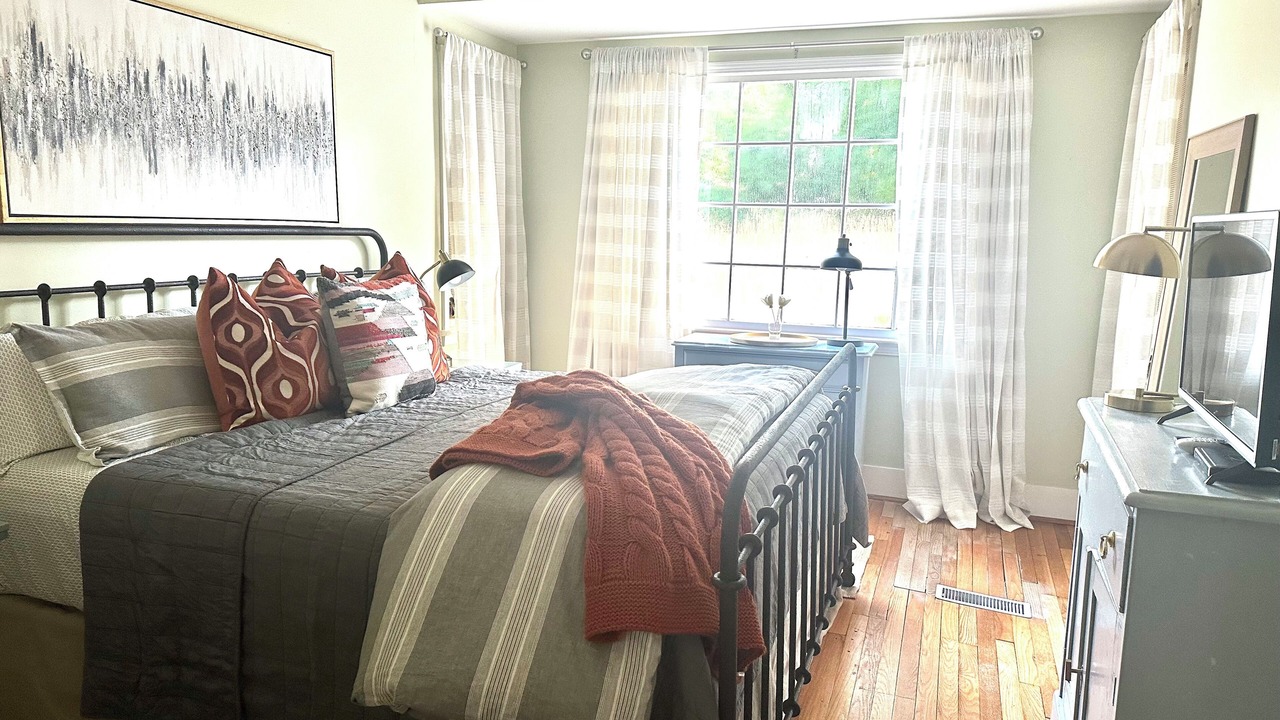 Photo of Bedroom in Northport