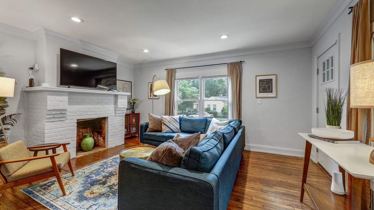 Photo of Livingroom in East Lake