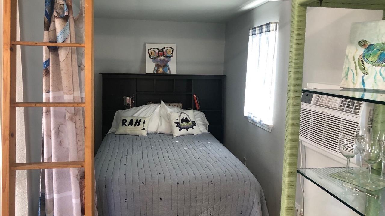 Photo of Bedroom in Innerarity Point