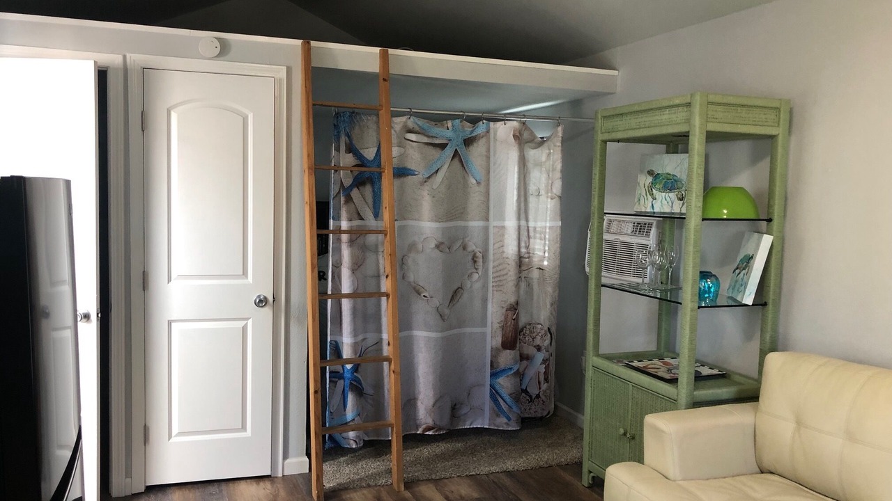 Photo of Livingroom in Innerarity Point