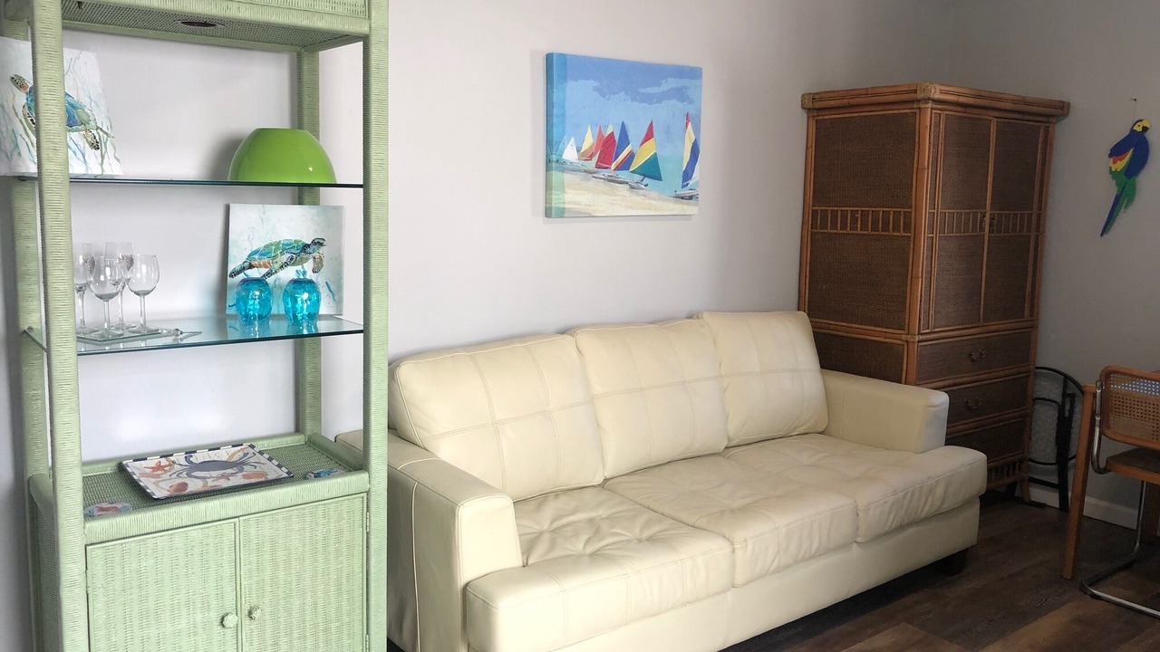 Photo of Livingroom in Innerarity Point