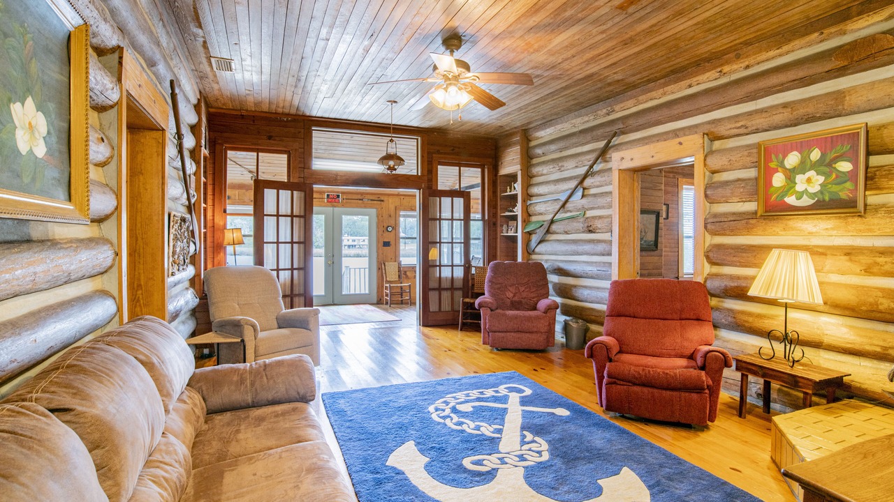 Photo of Livingroom in Foley