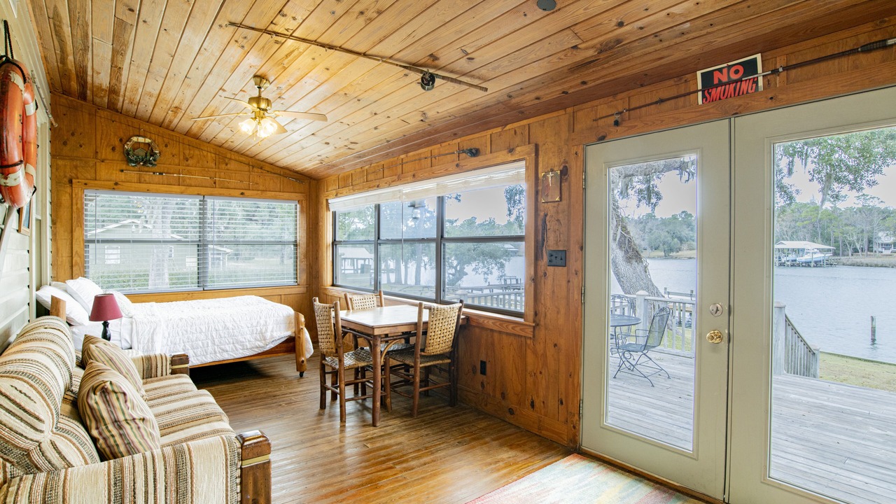 Photo of Livingroom in Foley