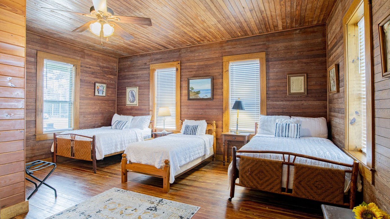 Photo of Bedroom in Foley