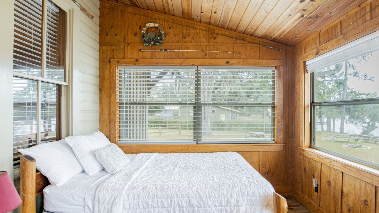 Photo of Bedroom in Foley
