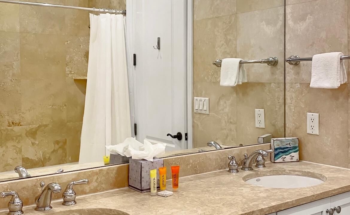 Photo of Bathroom in Baytowne Wharf