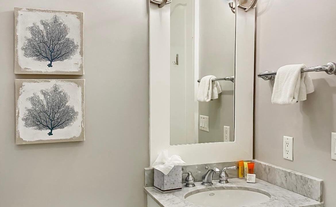 Photo of Bathroom in Baytowne Wharf