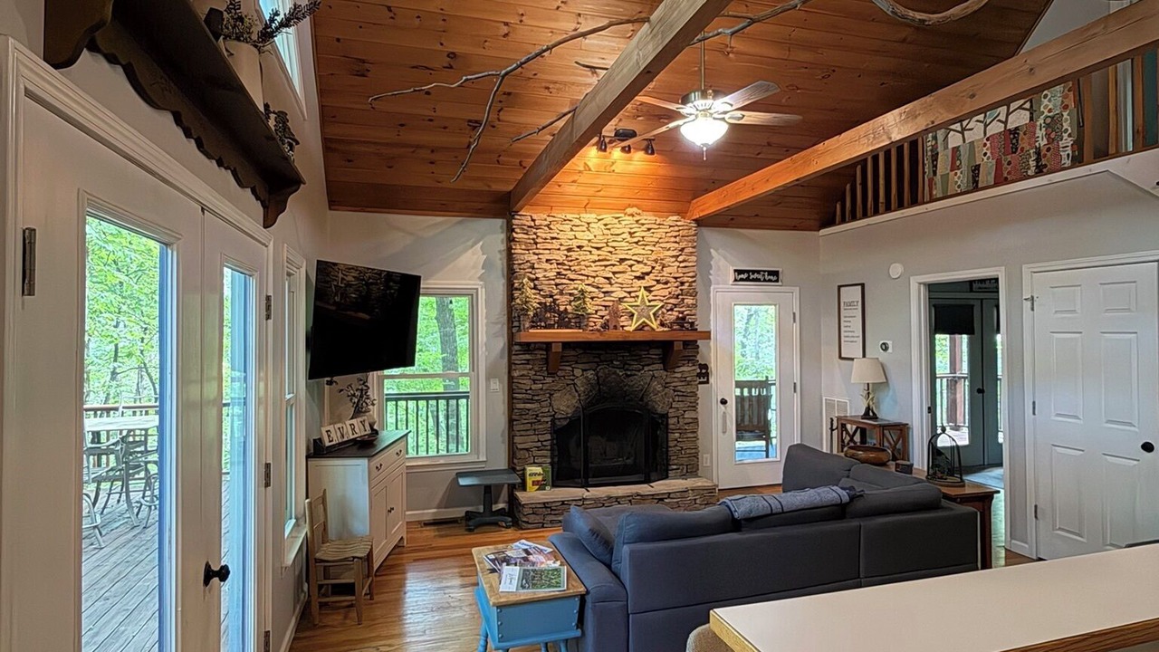 Photo of Livingroom in Walnut Mountain