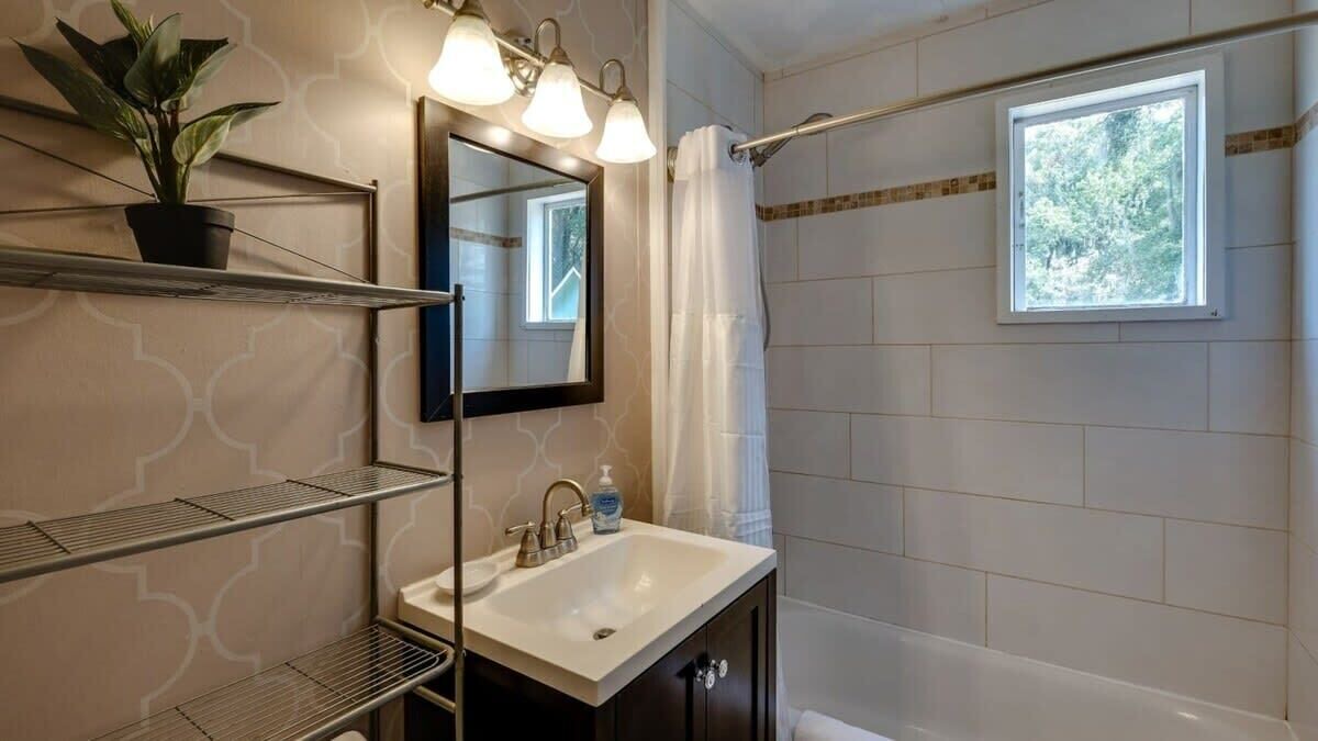 Photo of Bathroom in Isle of Hope Historic District