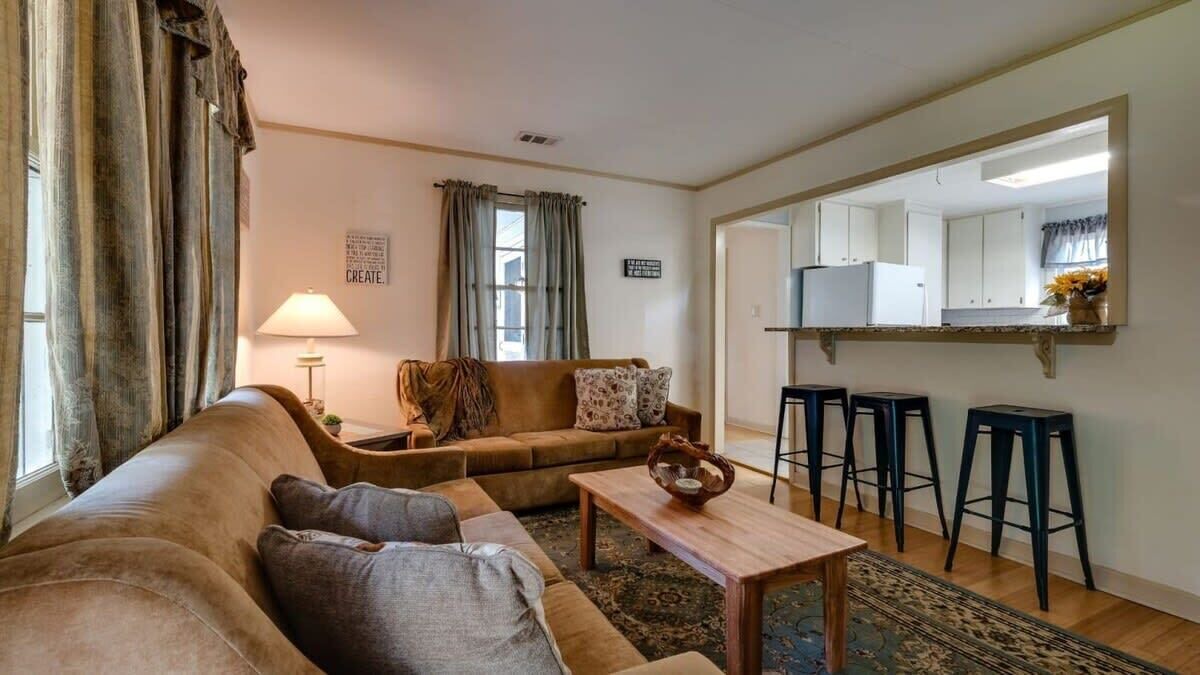 Photo of Livingroom in Isle of Hope Historic District