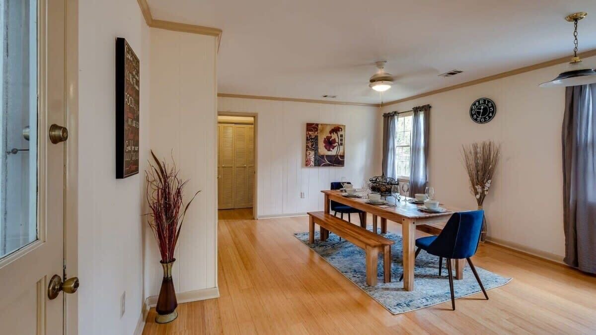 Photo of Livingroom in Isle of Hope Historic District