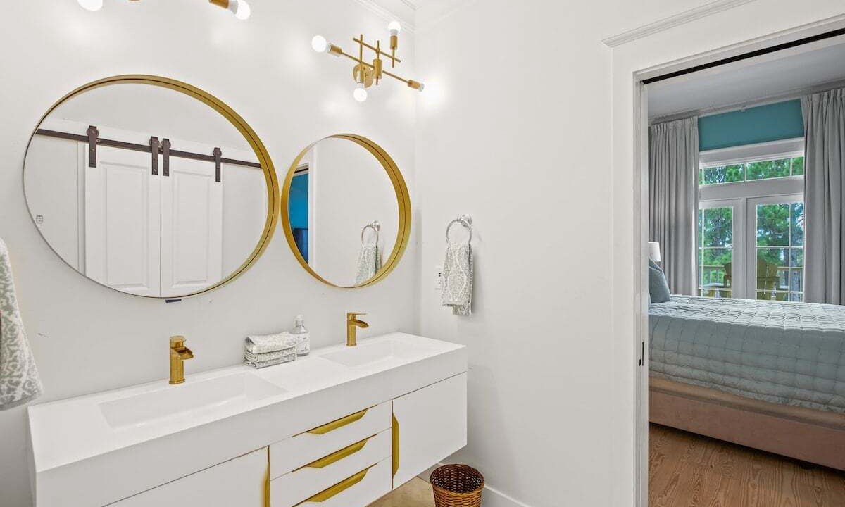 Photo of Bathroom in Beach District