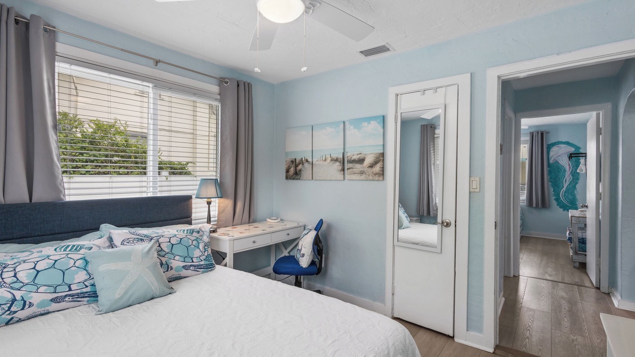 Photo of Bedroom in South Peninsula Historic District
