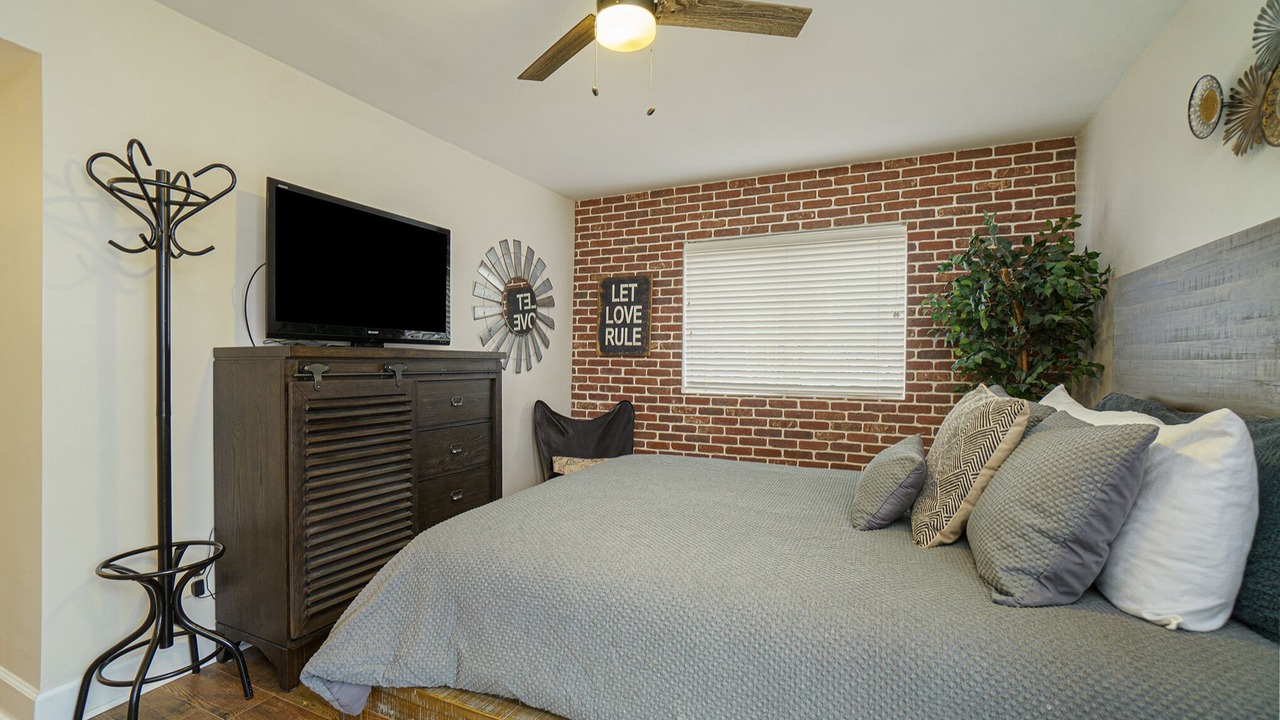 Photo of Bedroom in Garden Hills