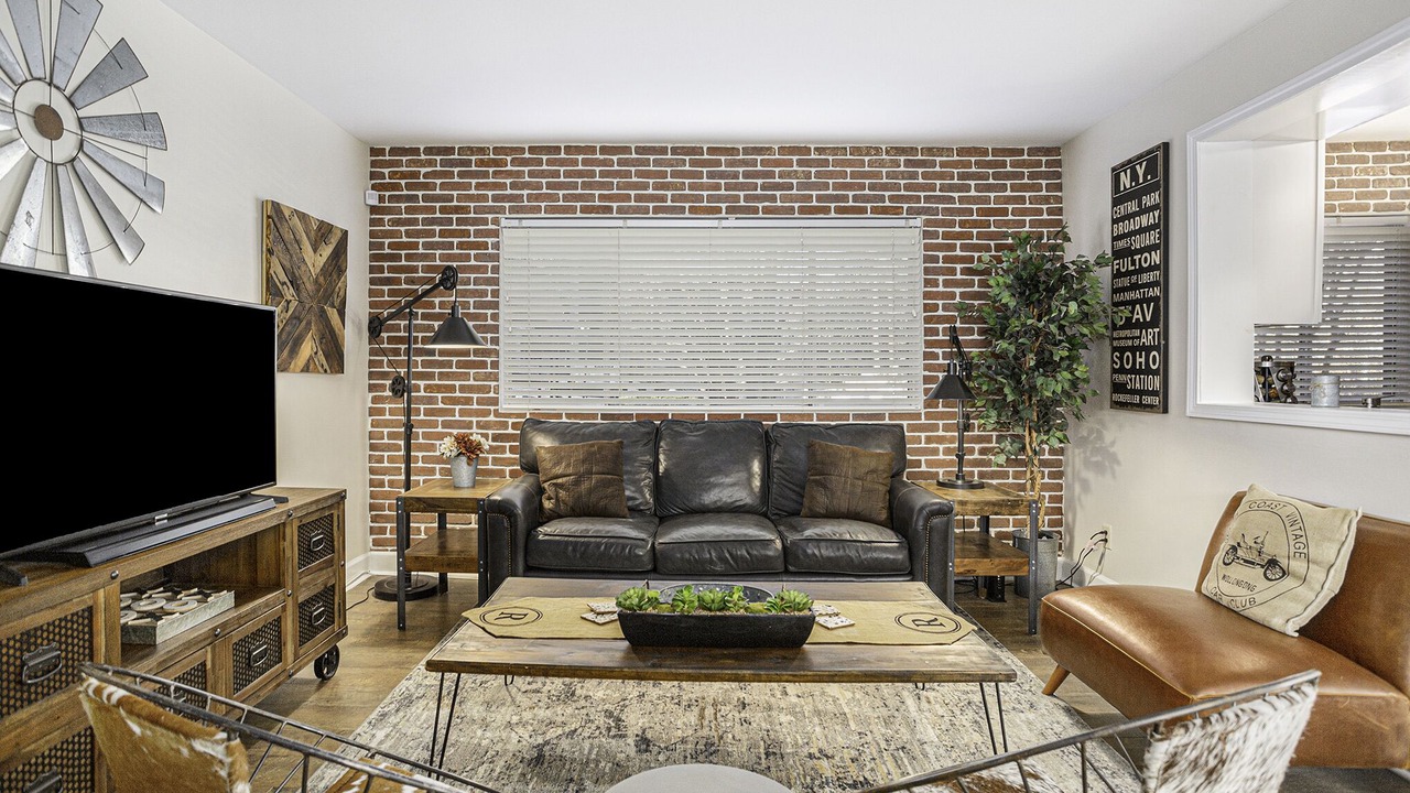 Photo of Livingroom in Garden Hills